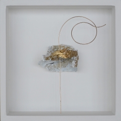 Ohne Titel, Rinde, Acryl, Metall, 20 x 20 cm
