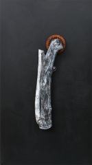 O.T., 040, Bruchholz auf MDF, Acryl, Metall, 36 x 64 cm.